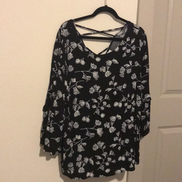 Ava & Viv Tops - Adorable black and white patterned top